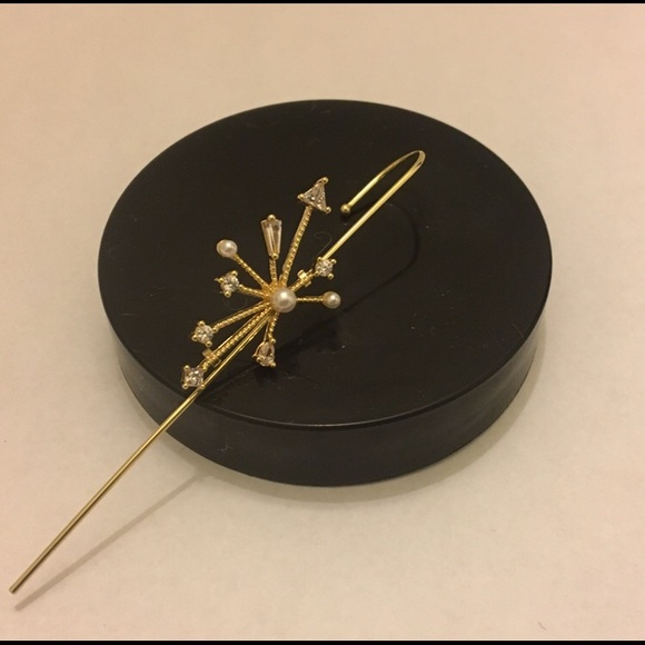 Set Of 7 Gold Ear Climbers/ $6 each - Picture 4 of 9